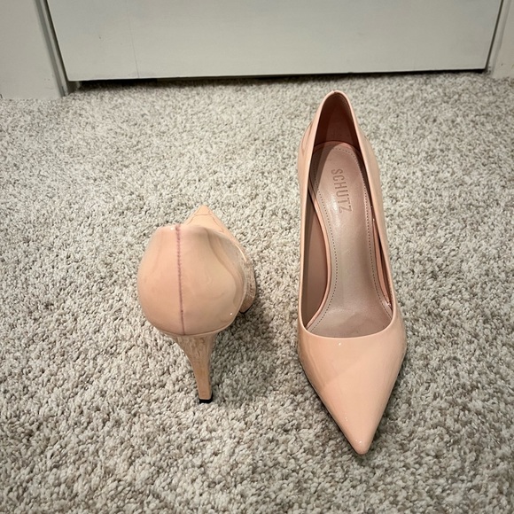 Schultz Lou Pointed Toe Pump- nude patent leather - size 7.5 - Picture 1 of 11